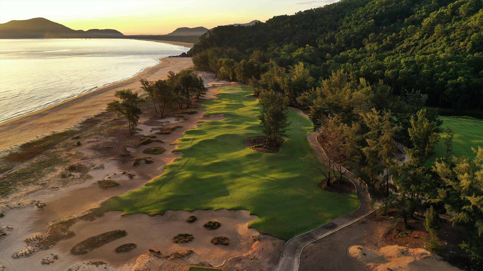 Laguna Golf Lăng Cô: Tuyệt tác sân gôn 18 lỗ, 71 gậy do Ngài Nick Faldo  thiết kế