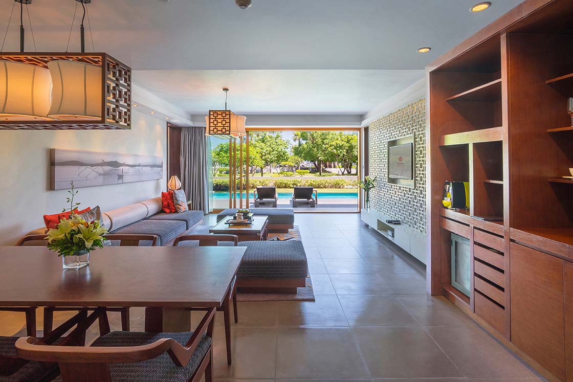 9-Angsana-Lang-Co_Courtyard-Beachfront-Two-Bedroom-Pool-Suite-Living-room res 1