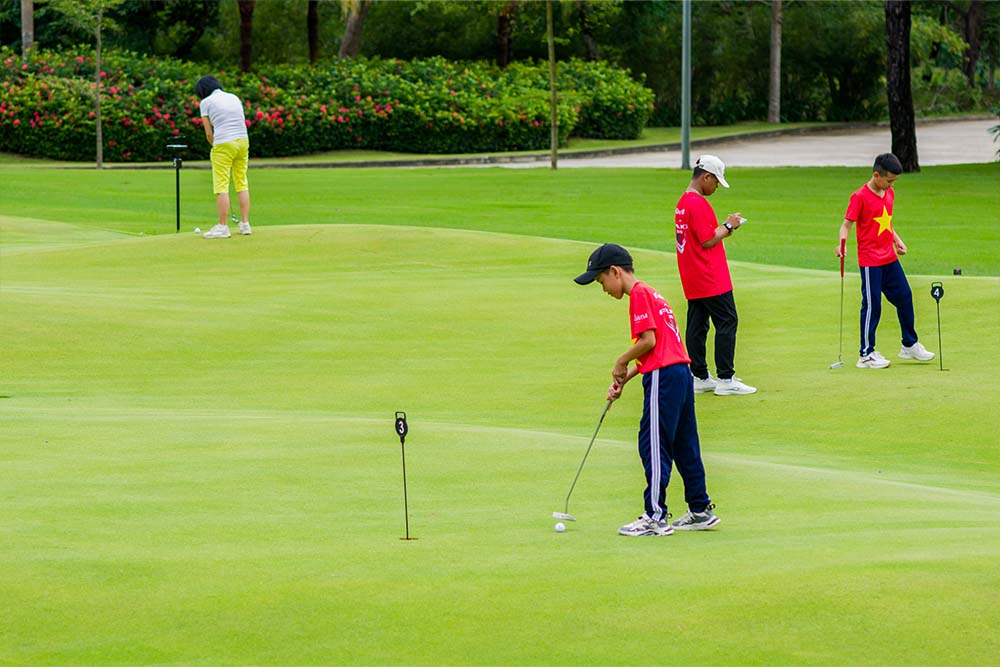 Gong Mini Putting Course 6