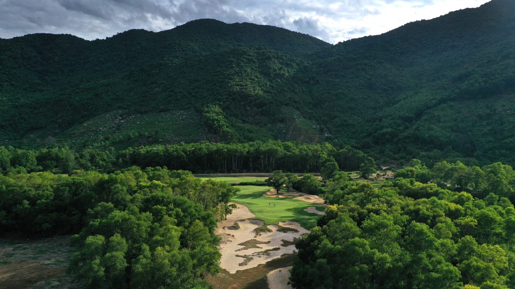 LagunaLang_14AerialTeeWidePeople_0475-1024x576