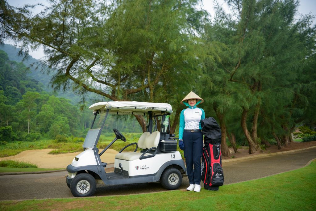 caddie-cung-golf-cart-va-dung-cu-choi-golf
