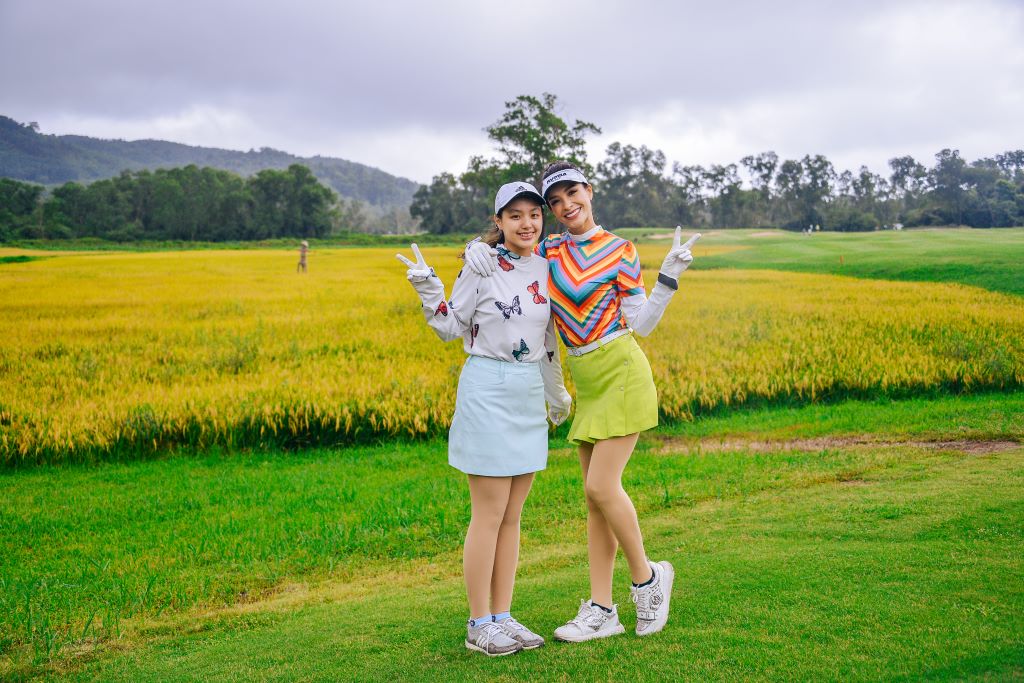 gia-dinh-thuy-hanh-choi-golf-tai-laguna-lang-co