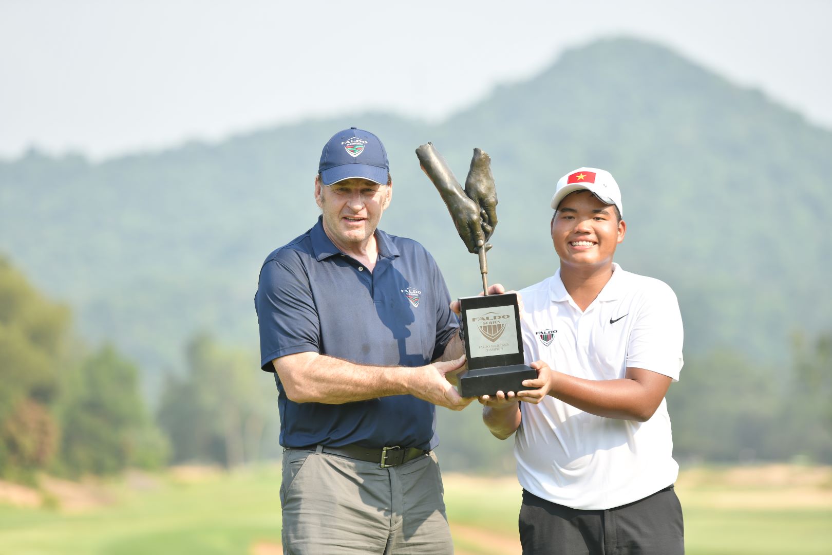 Đội Tuyển Việt Nam Bảo Vệ Thành Công Chức Vô Địch Tại Vòng Chung Kết Faldo Series Châu Á Lần Thứ 15