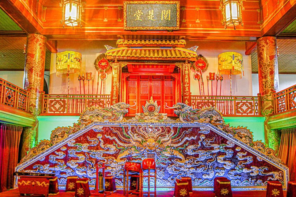 Duyet Thi Duong Royal Theater