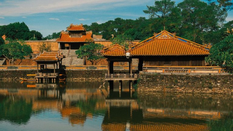 Lăng vua Tự Đức - Lăng tẩm Huế thơ mộng bậc nhất địa điểm du lịch huế