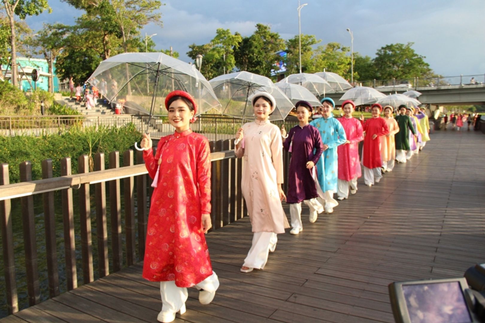 Tuần lễ áo dài Huế