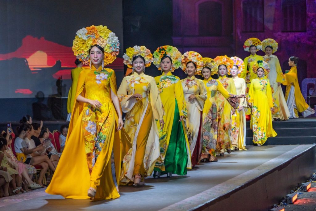 Tuần lễ Áo dài Cộng đồng Huế 2025 – Điểm nhấn rực rỡ của Festival Huế mùa Hạ