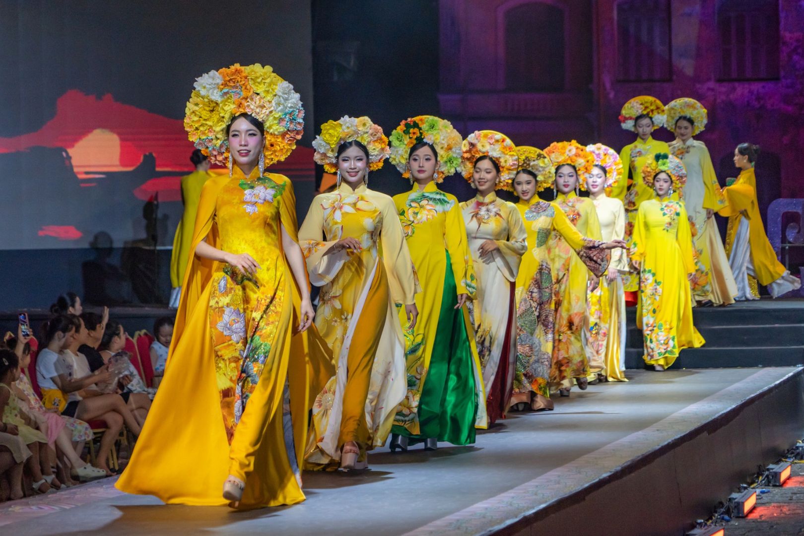 Tuần lễ Áo dài Cộng đồng Huế 2025 – Điểm nhấn rực rỡ của Festival Huế mùa Hạ