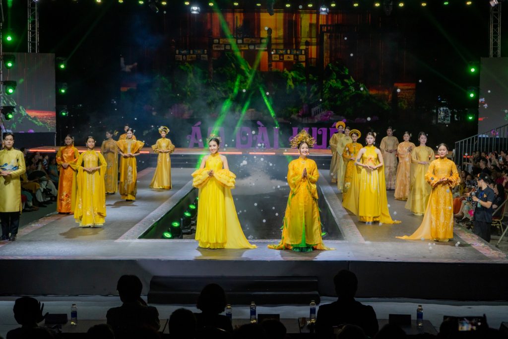 Chương trình nghệ thuật đặc biệt “Áo dài Huế” trong khuôn khổ Festival Huế mùa Hạ