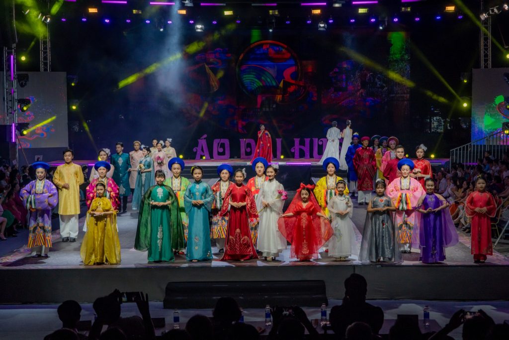 Chương trình nghệ thuật đặc biệt “Áo dài Huế” trong khuôn khổ Festival Huế mùa Hạ