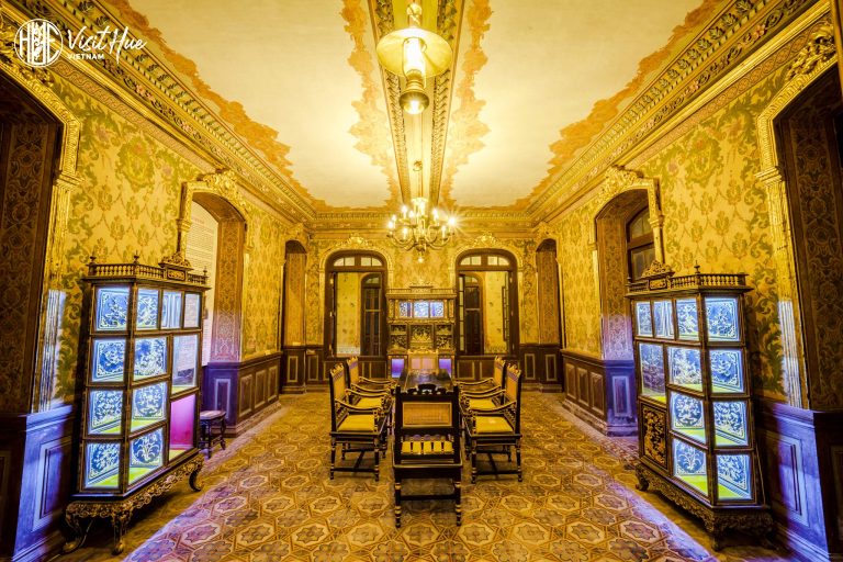 Kiến trúc tầng 2 của cung An ĐỊnh (An Dinh Palace), địa điểm du lịch Huế (Hue travel) dành cho những người yêu thích khám phá kiến trúc