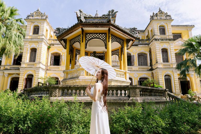 Check - in tại Đình Trung Lập, trải nghiệm đáng phải thử khi du lịch Huế (An Dinh Palace)