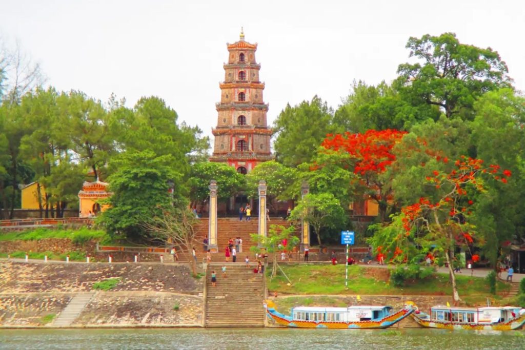 Chùa Thiên Mụ - ngôi chùa có lịch sử ngàn năm tại Huế, điểm đến cho du khách khi du lịch Huế
