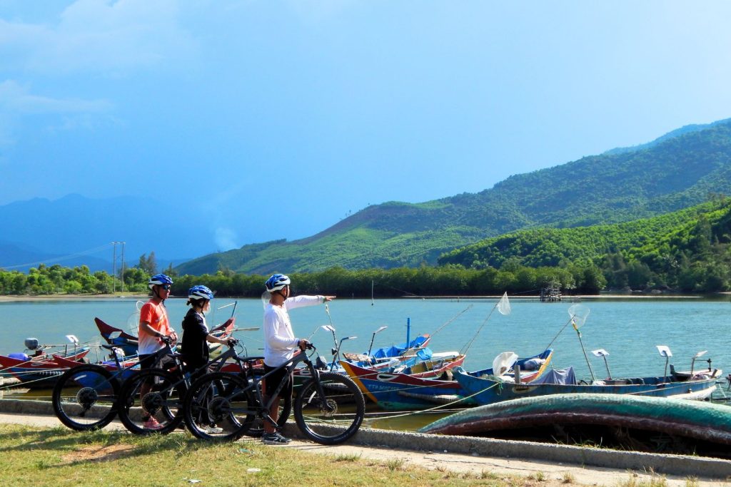 Tham quan làng chài Cảnh Dương khi nghỉ dưỡng tại Laguna Lăng Cô cho chuyến du lịch huế - hue travel