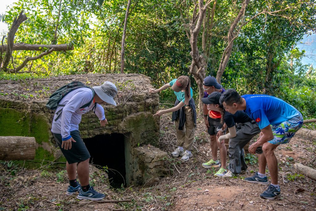 Khám phá các di tích quân sự tại núi Laguna Lăng Cô khi đi du llichj Huế - hue travel