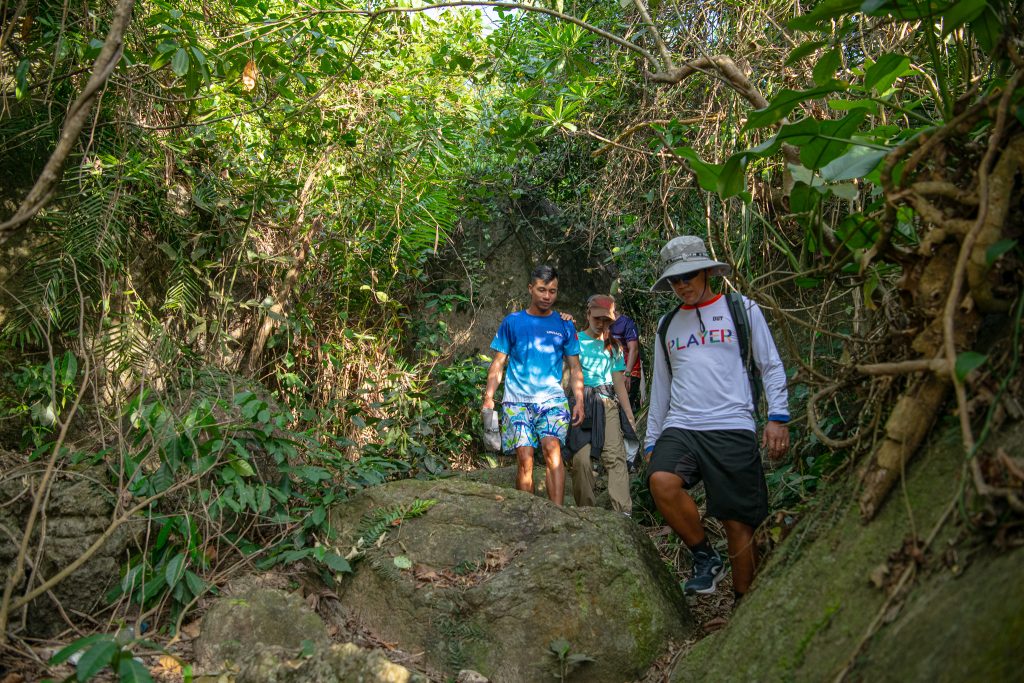 Hành trình leo núi Laguna Lăng Cô trong chuyến du lịch Huế - Hue travel