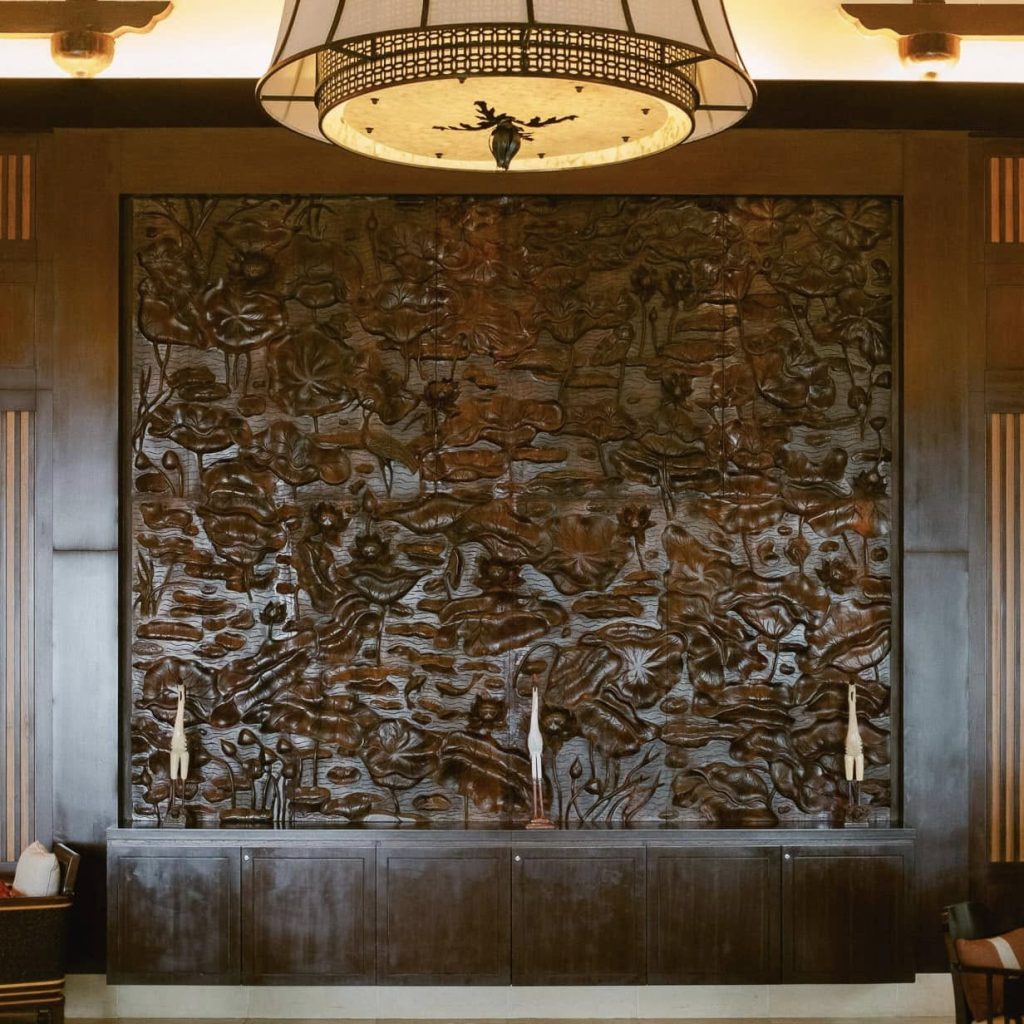 Tác phẩm hoa sen được chạm khắc tinh xảo trong Banyan Tree Lăng Cô
