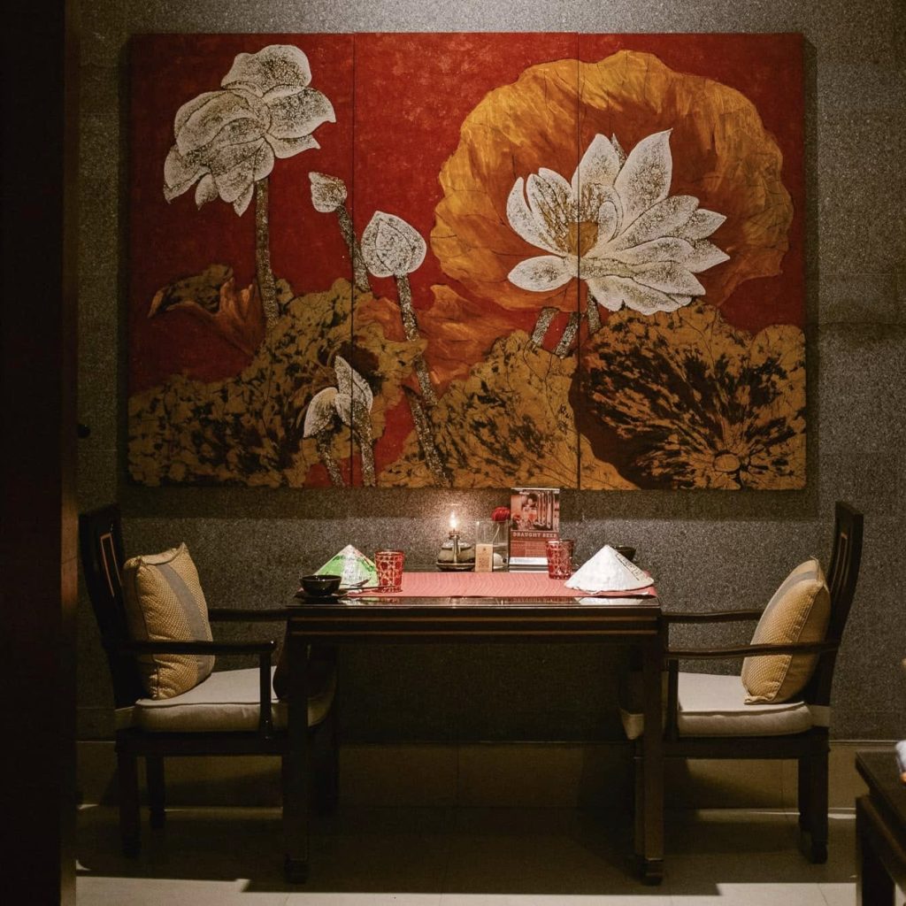 Bức tranh hoa sen sống động tại Banyan Tree Lăng Cô