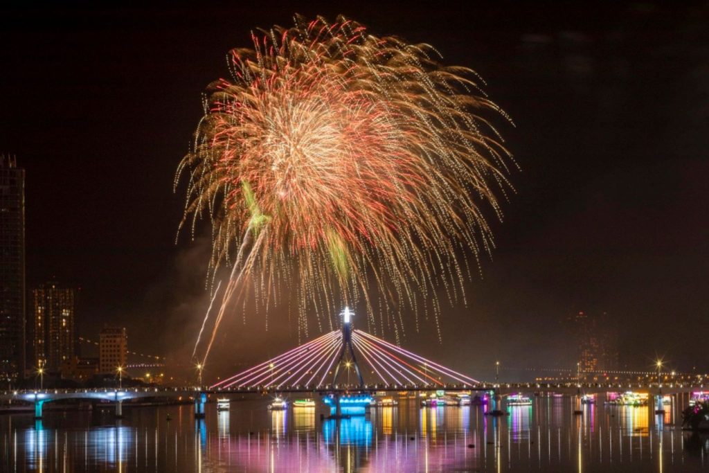 Đội Trung Quốc trình diễn pháo hoa tối 14/6 lễ hội pháo hoa đà nẵng