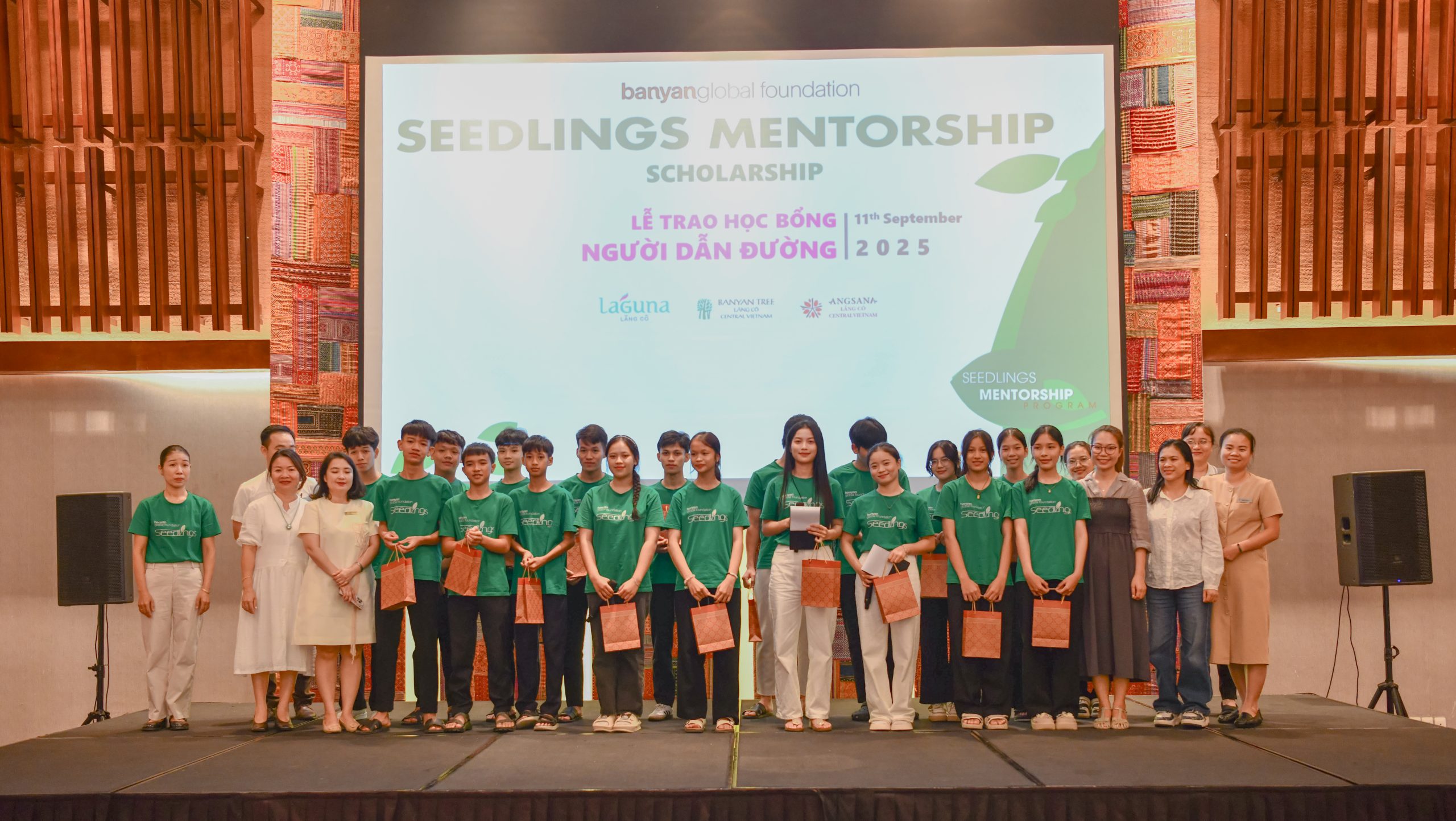 On September 11, 2025, Laguna Lăng Cô proudly continued its “Seedlings Mentorship" scholarship