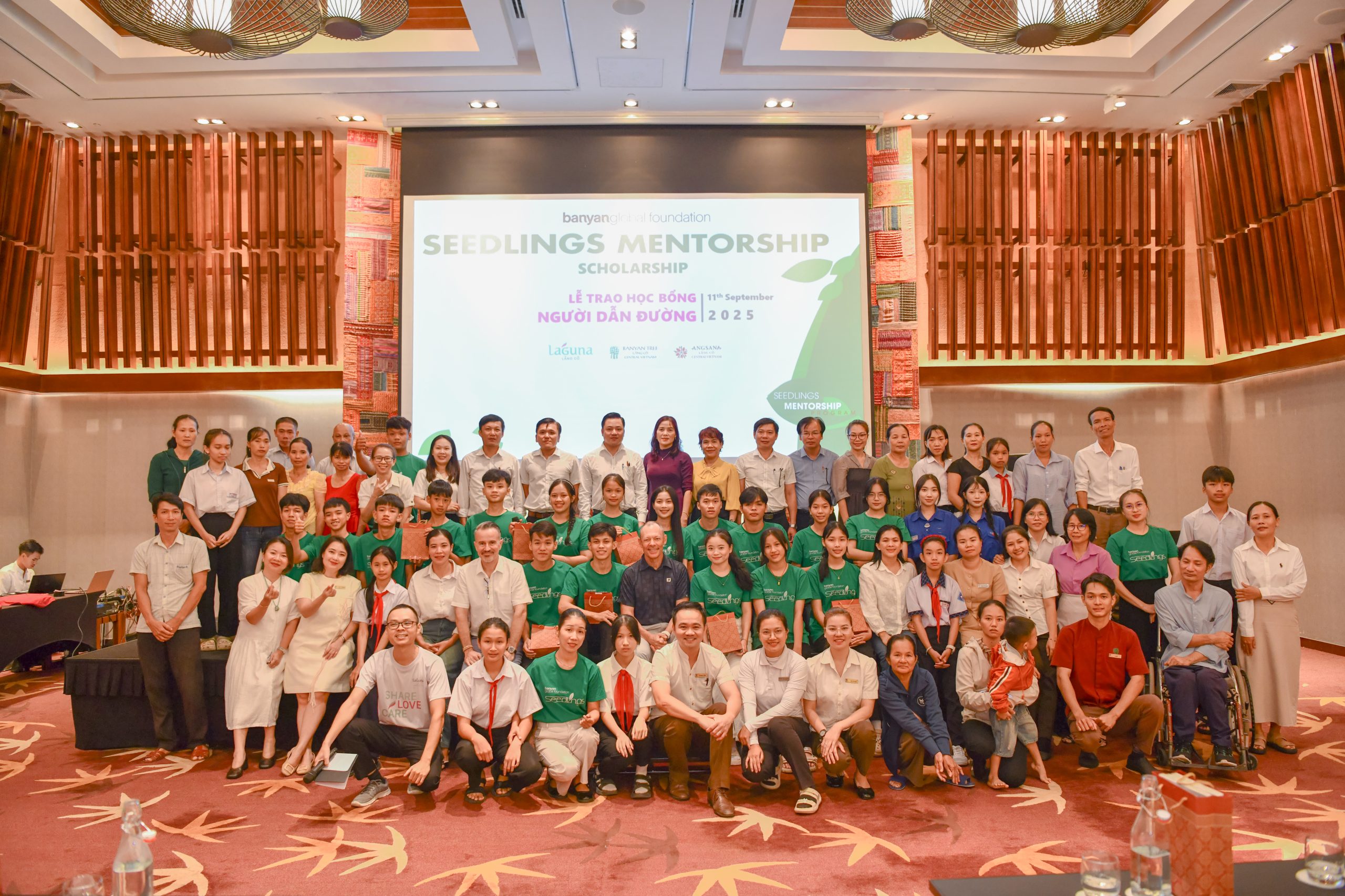 On September 11, 2025, Laguna Lăng Cô proudly continued its “Seedlings Mentorship " scholarship” journey by awarding scholarships to 27 local students.