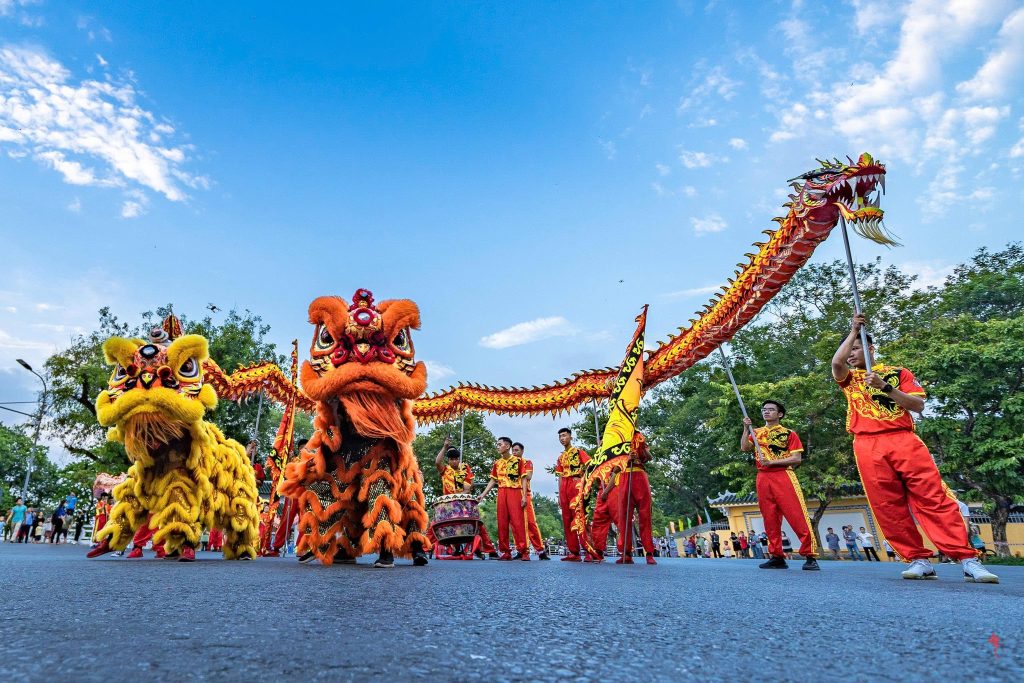 đoàn lân sư rồng của trung thu huế