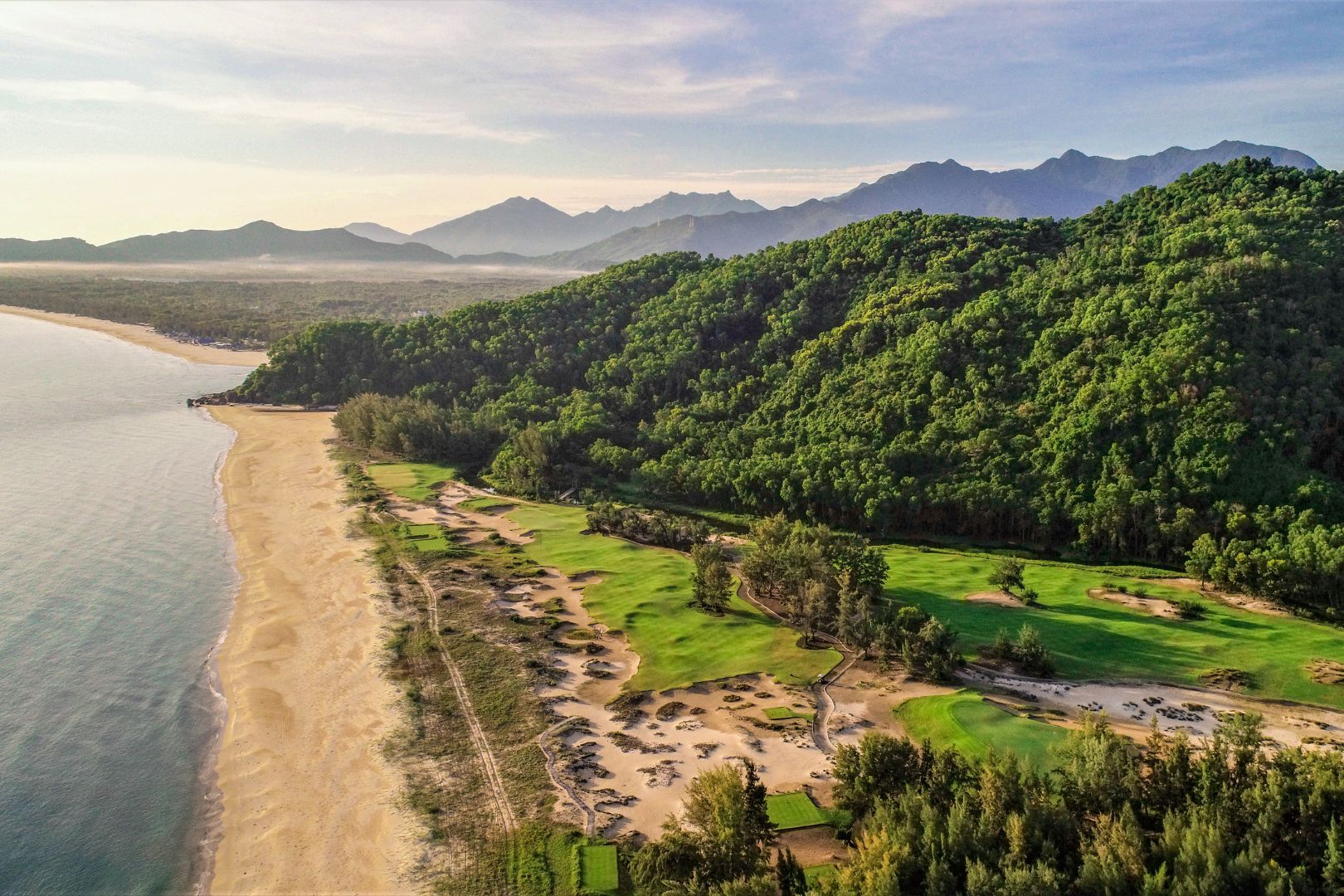 Laguna Golf Lăng Cô is honored at the Vietnam Golf Excellence Awards 2025