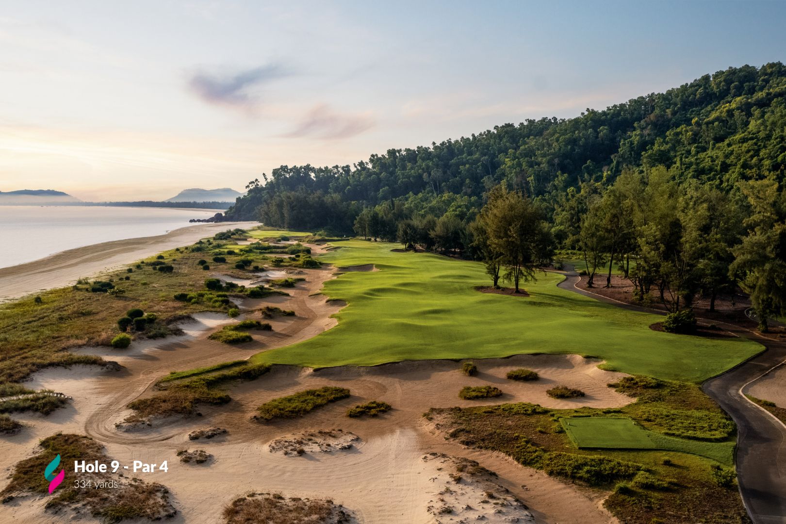 Hole 9 - Par 4 (Vẻ đẹp ven biển của sân golf miền Trung)