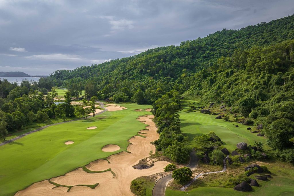 Khung cảnh thiên nhiên tại Laguna Golf Lăng Cô - sân golf miền Trung đạt chuẩn quốc tế.