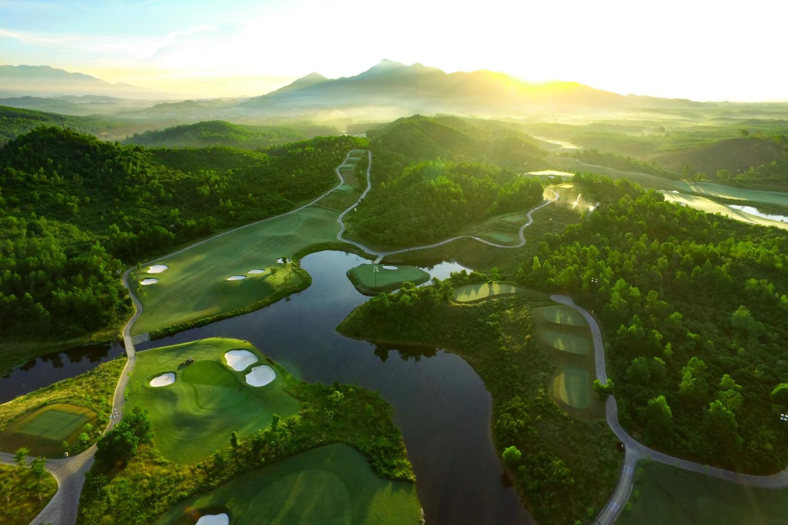 Tầm nhìn từ trên cao tại Bà Nà Hills Golf Club - điểm sáng của golf miền Trung.