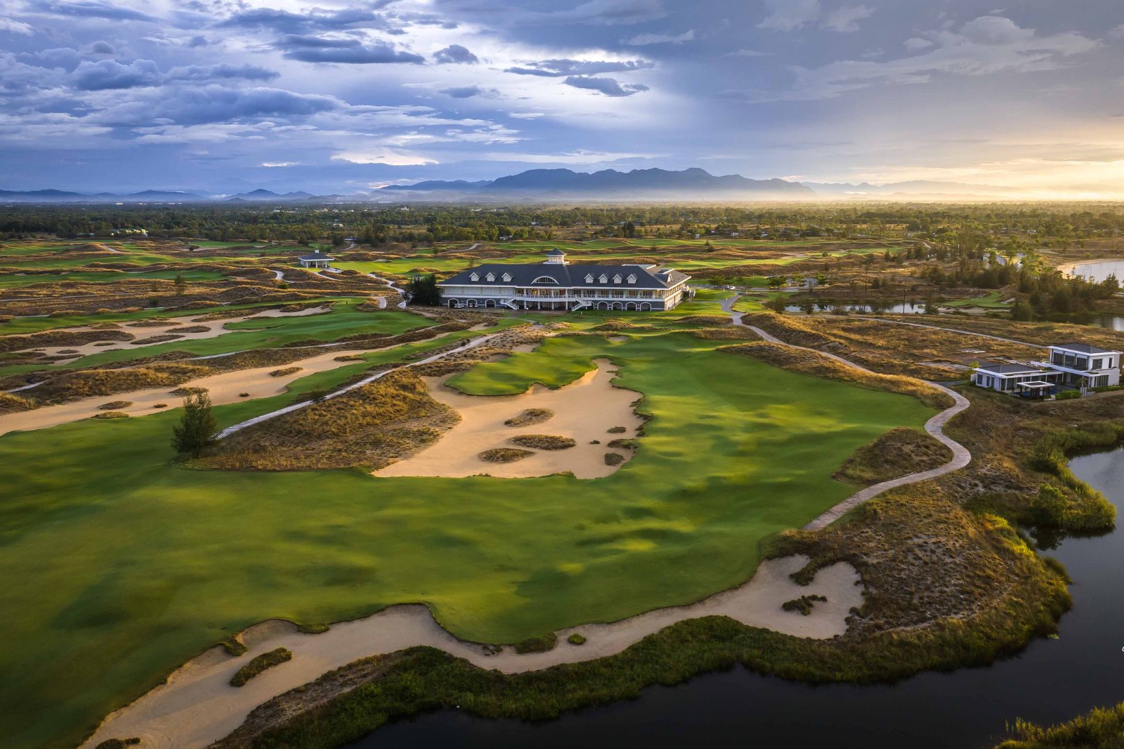 Hoiana Shores Golf Club – Gói nghỉ dưỡng & golf gần Hội An