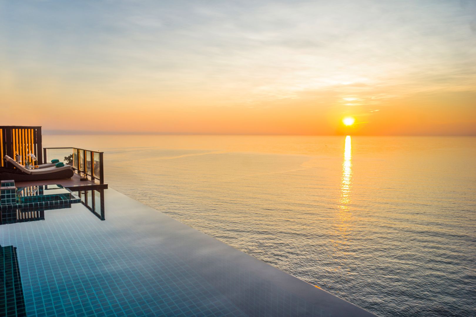 Ngắm bình minh tại Laguna Lăng Cô từ Banyan Tree Hill Villas
