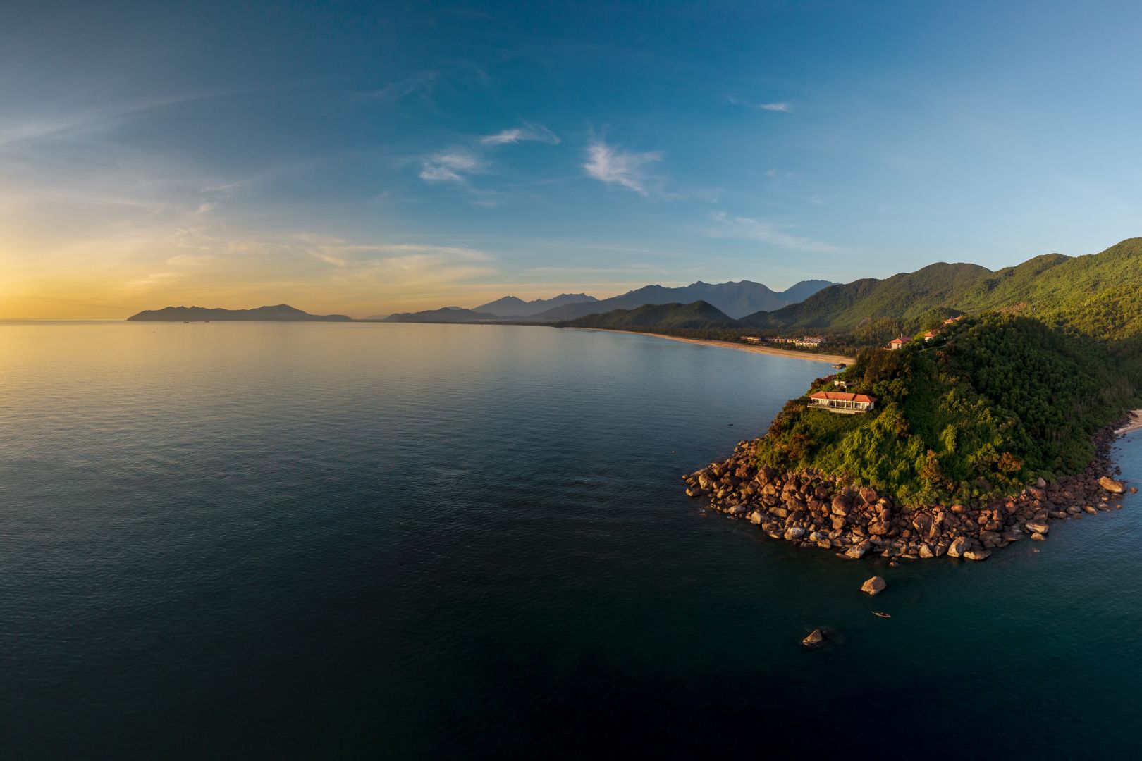 Biệt thự hồ bơi hướng biển tại Banyan Tree Lăng Cô