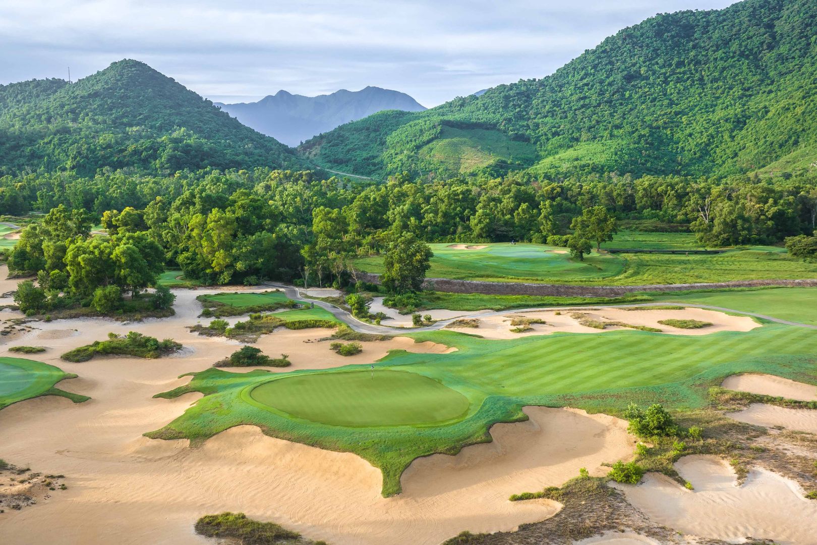 Top 6 sân golf thử thách tại Việt Nam
