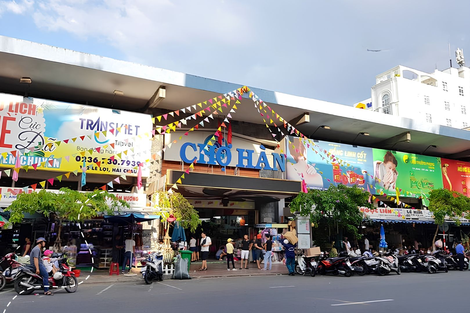 Khu cho Han truyen thong mua dac san Da Nang tap nap ngay trung tam