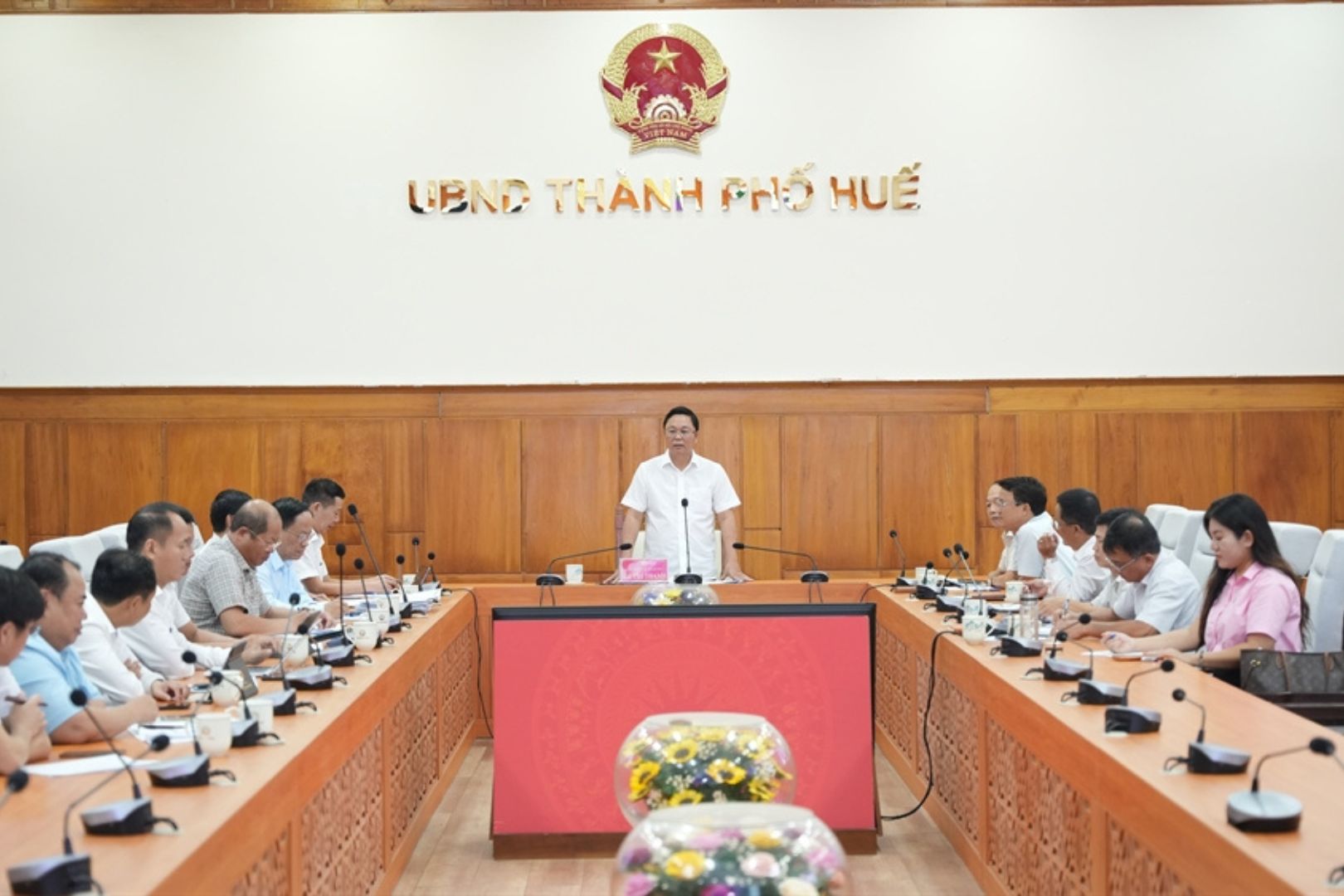 Chủ tịch UBND thành phố Huế Lê Trí Thanh phát biểu tại cuộc họp