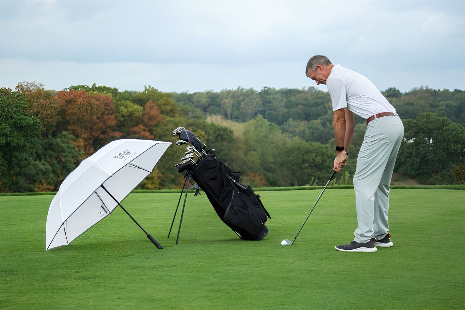 Chuẩn bị trang phục và phụ kiện chơi golf mùa mưa