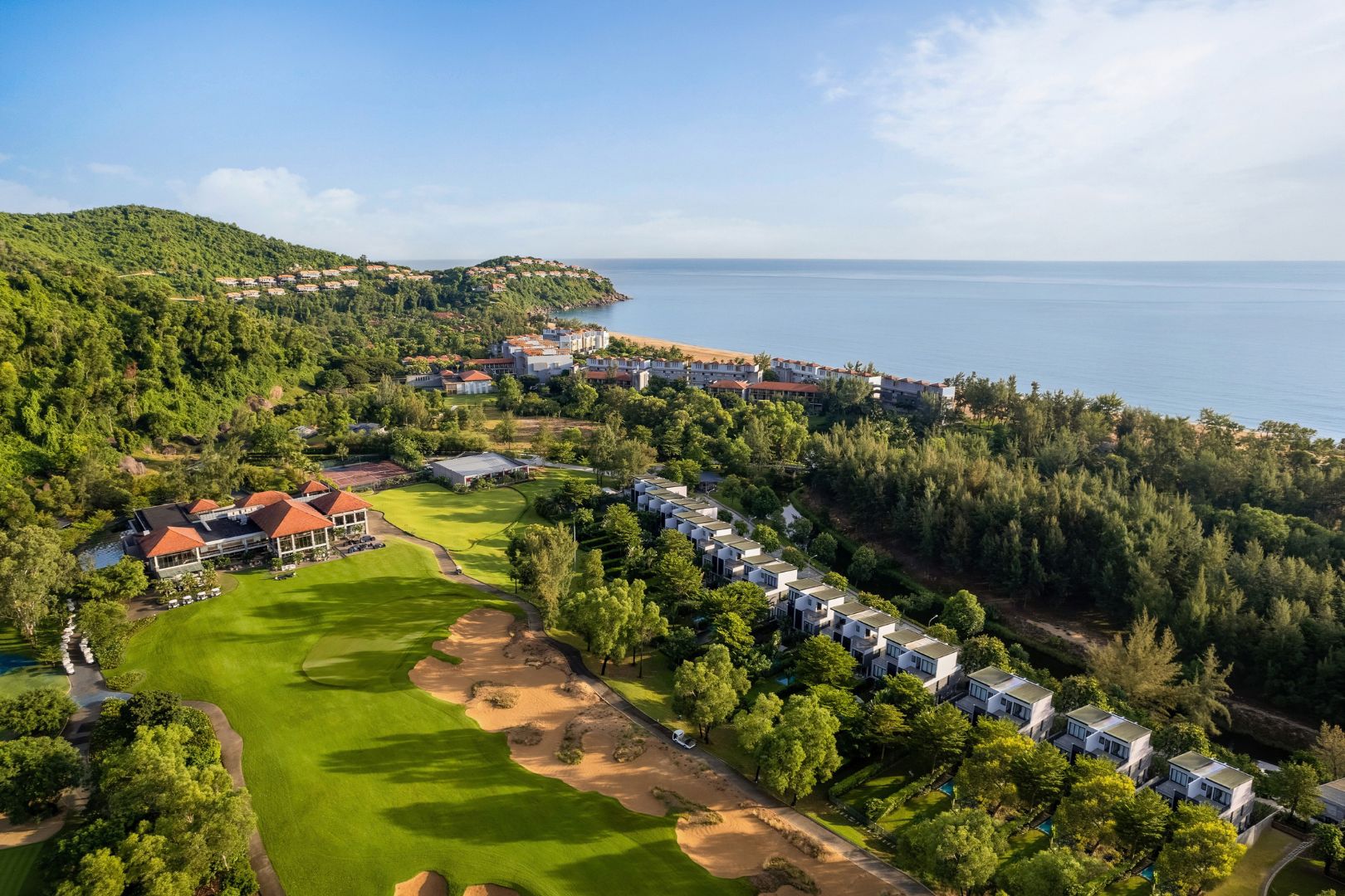 Sân golf trong quần thể nghỉ dưỡng Laguna Lăng Cô