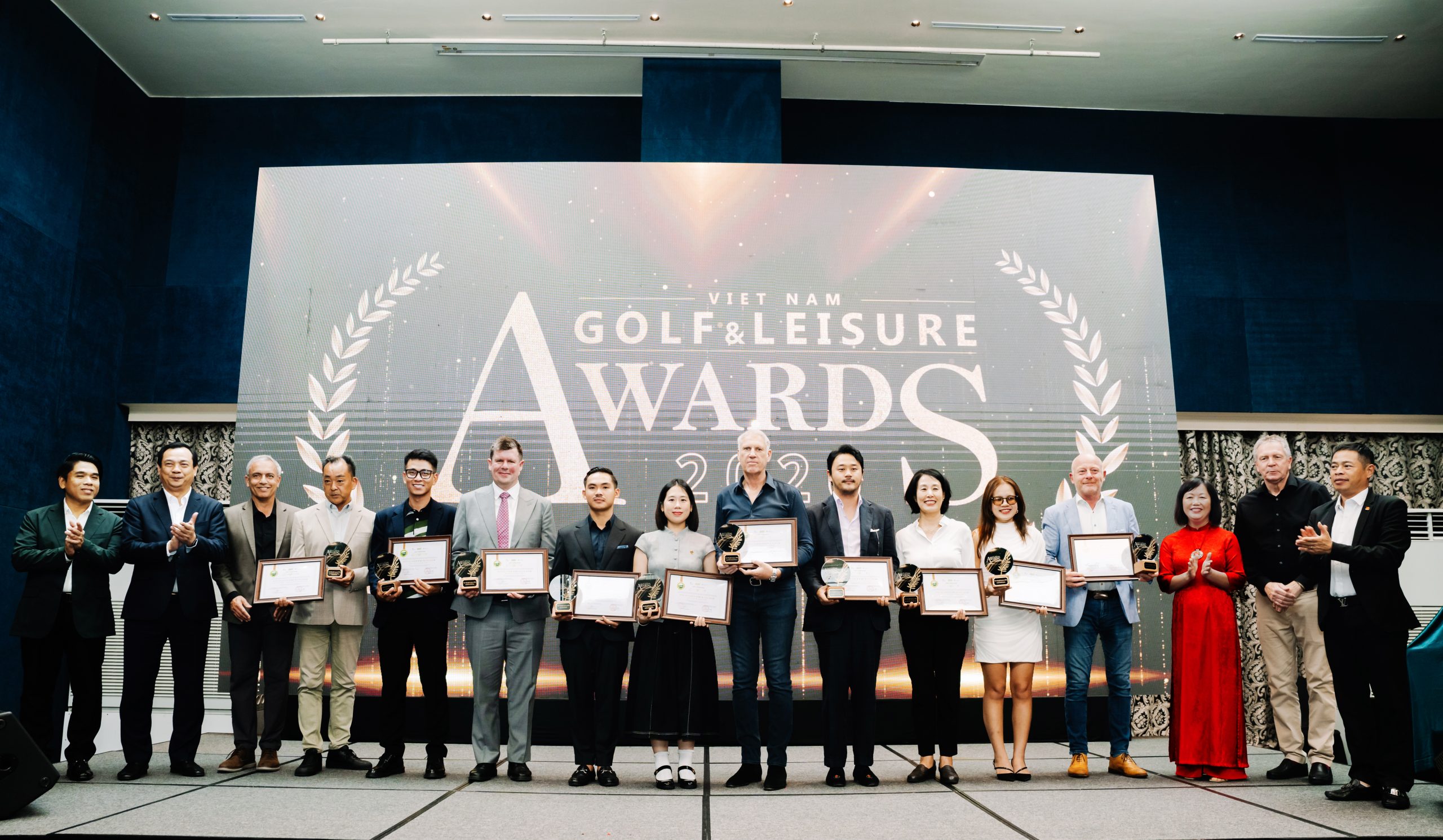 Đại diện Laguna Golf Lăng Cô nhận hai giải thưởng tại Vietnam Golf & Leisure Awards 2026