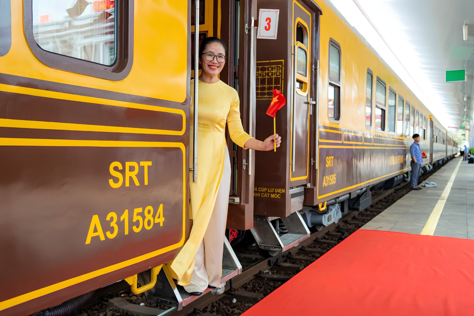 Passengers can reach several well-known destinations, including Quang Tri Ancient Citadel, Vinh Moc Tunnels, and the Hien Luong – Ben Hai historical site, from stations along the route.