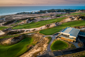 The Bluffs Grand Ho Tram với sân golf trên địa hình cồn cát ven biển