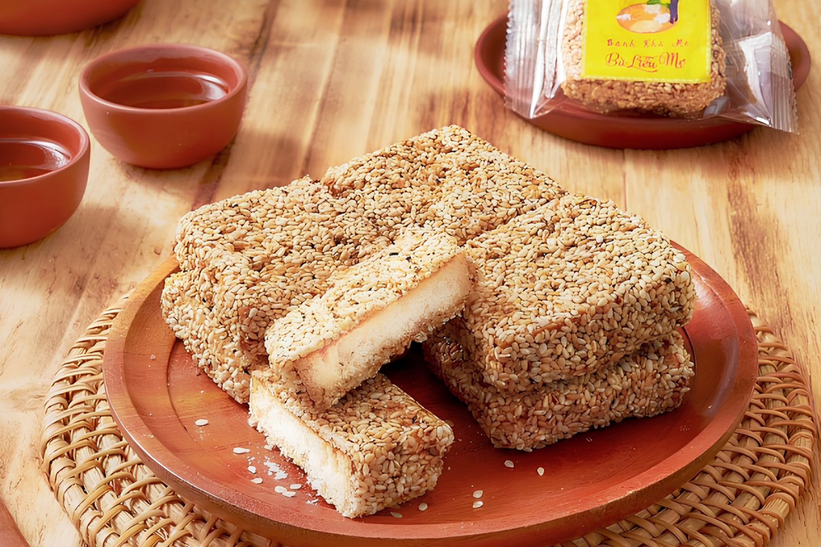 Sesame dry cake brings a delicate crunch and a taste of Da Nang's traditional culinary heritage.