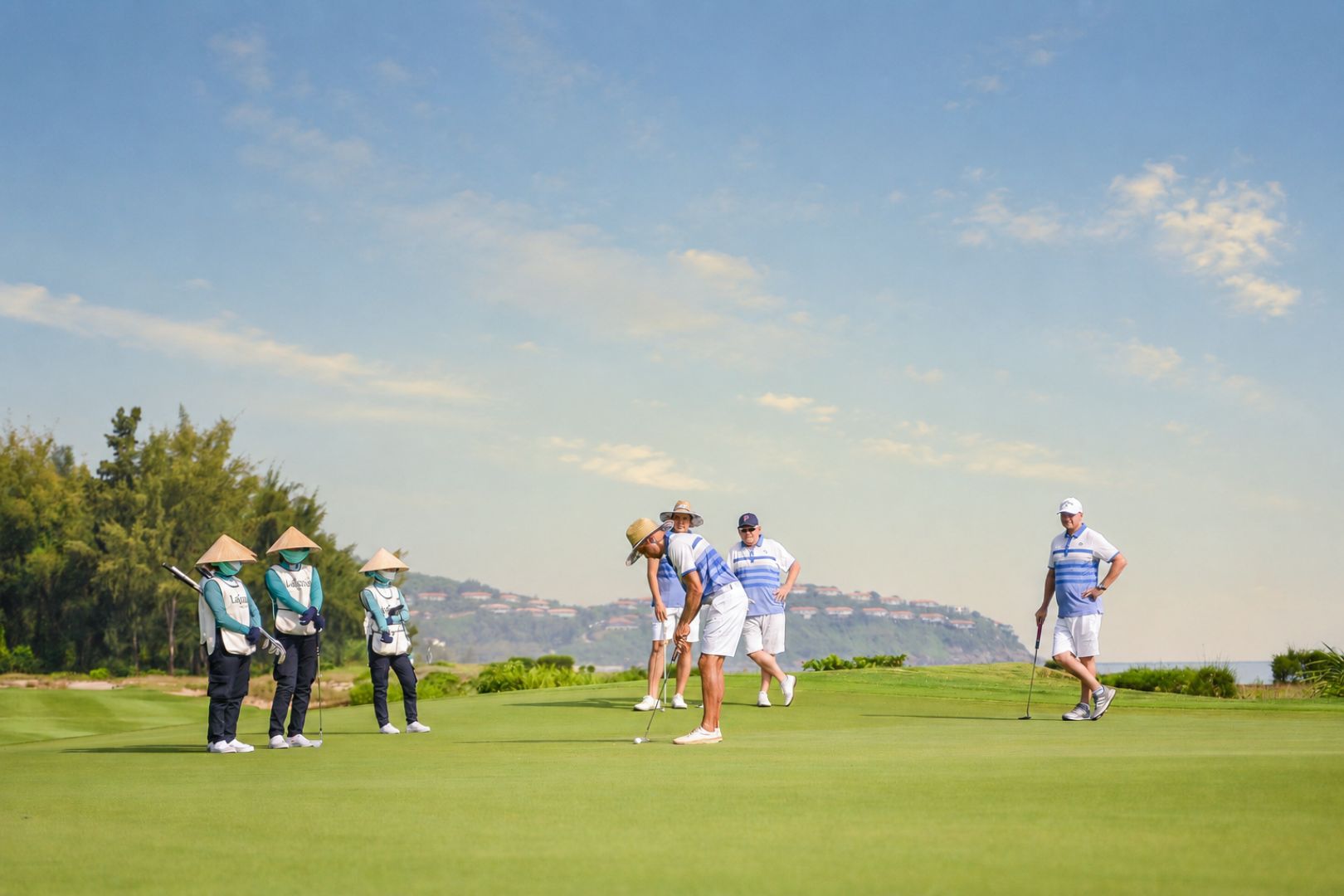 Du lịch golf Việt Nam kết hợp nghỉ dưỡng tại Laguna Golf Lăng Cô
