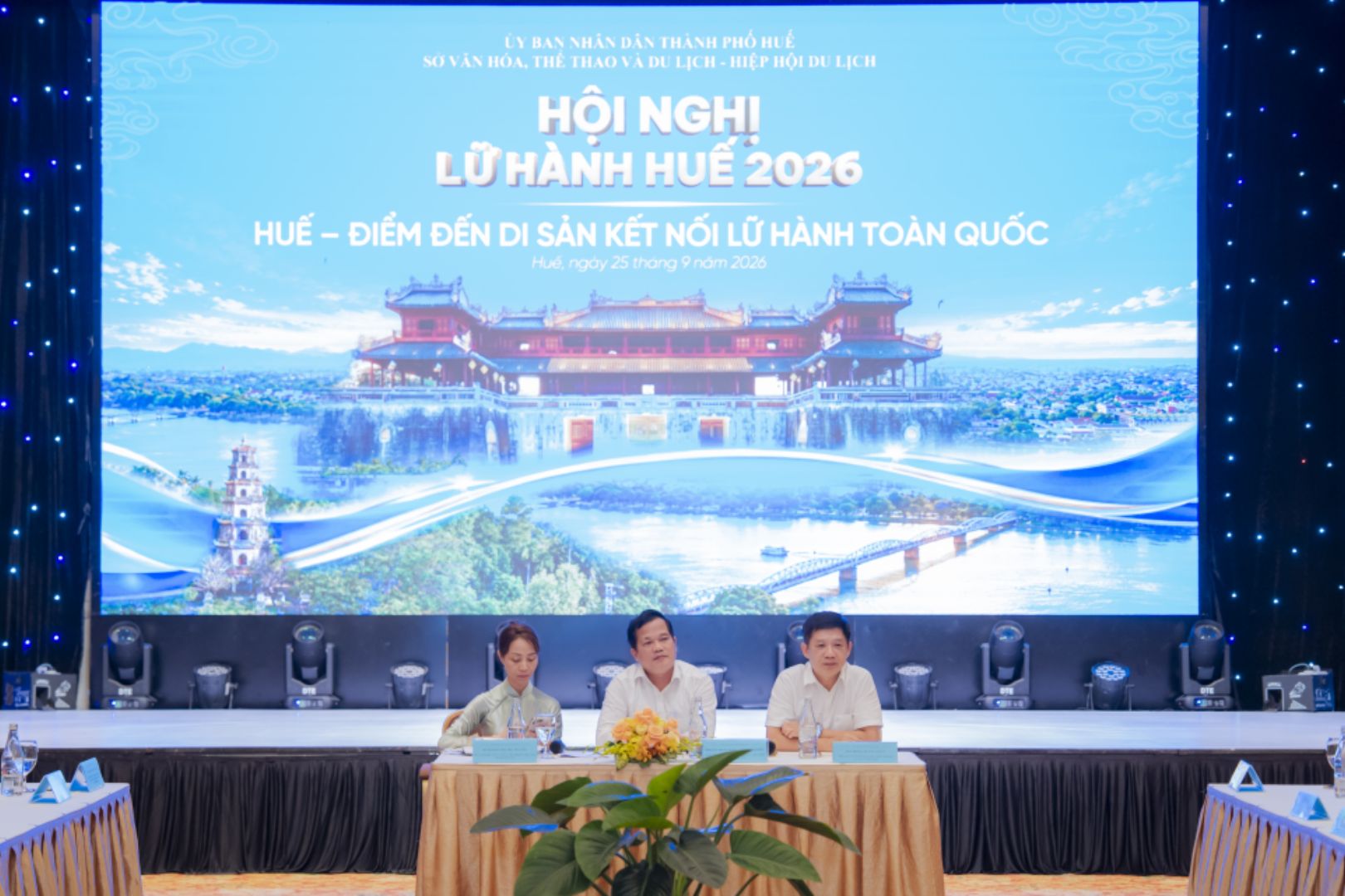 Đại diện lãnh đạo chủ trì trao trao đổi, thảo luận tại hội nghị
